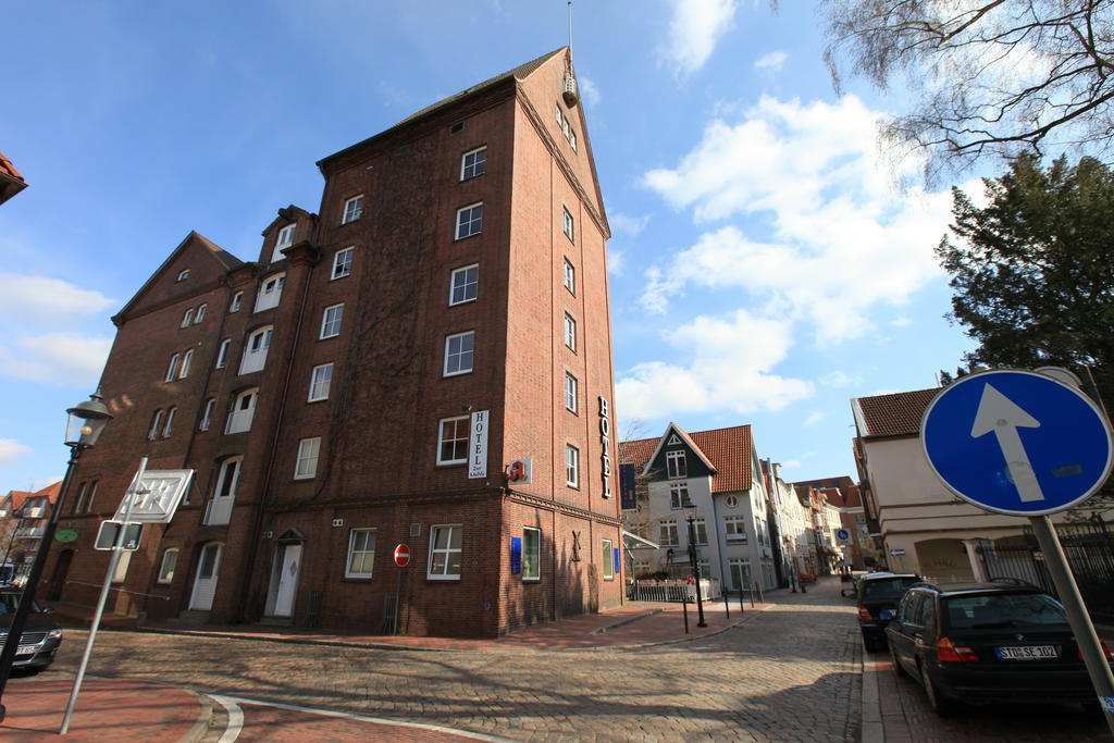 Hotel Zur Muhle Buxtehude Exterior photo